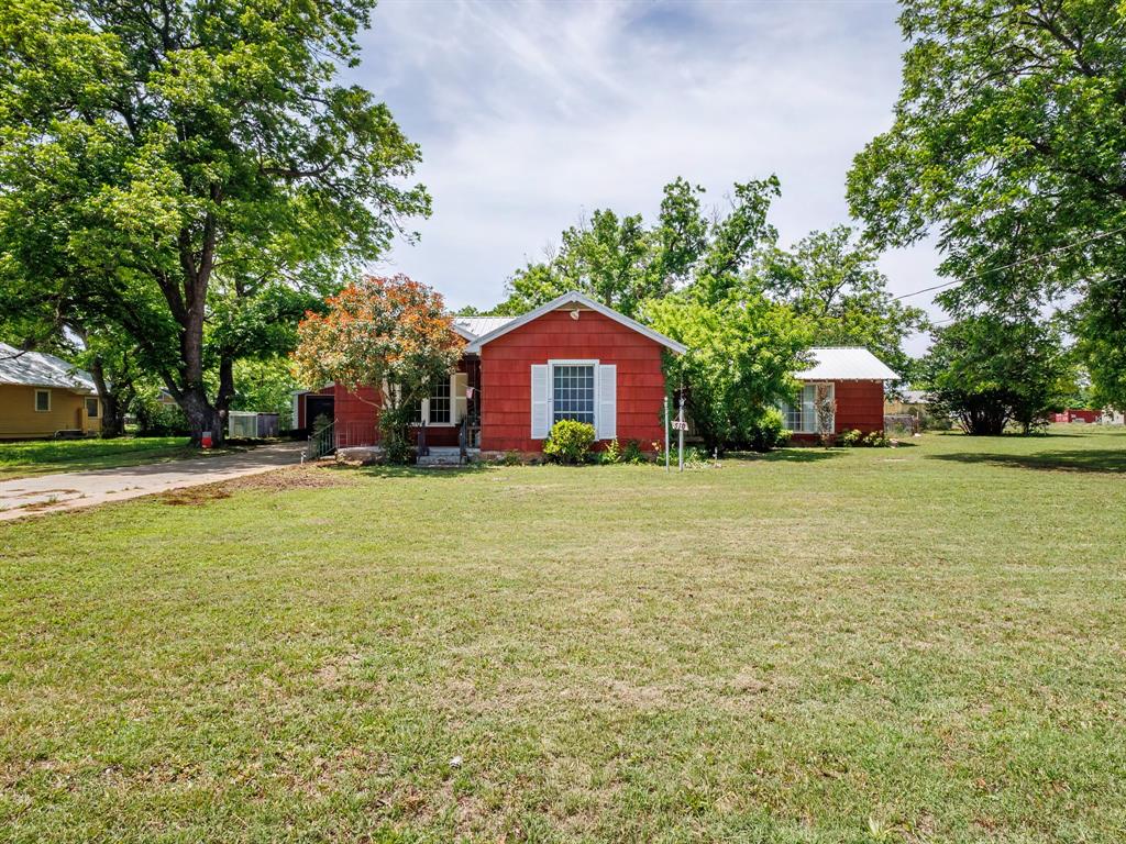 510 South Main Street Rising Star, TX 76471 - Photo 3 of 40 a front view of a house with a garden