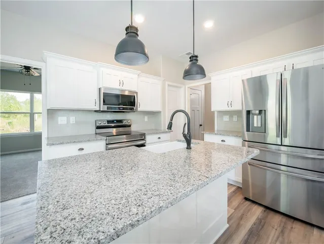 $300,000 | 1305 Northeast Redwood Court, Oak Grove, MO 64075