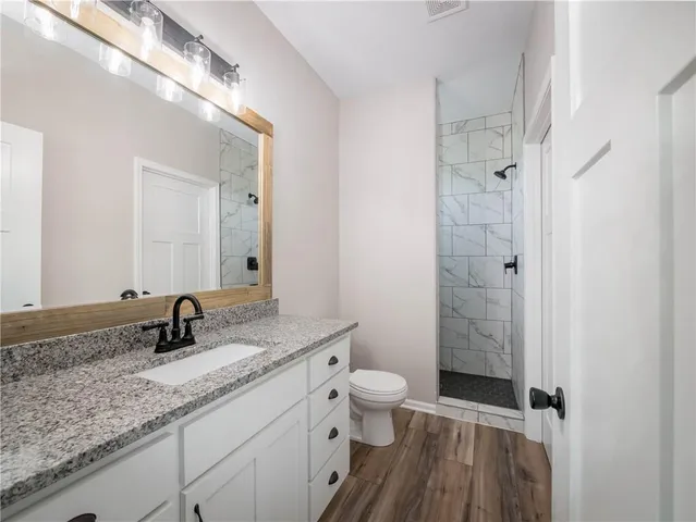 $300,000 | 1305 Northeast Redwood Court, Oak Grove, MO 64075