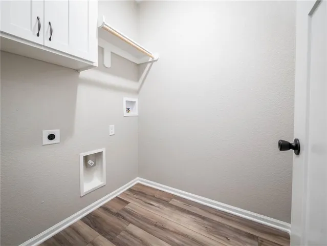 $300,000 | 1305 Northeast Redwood Court, Oak Grove, MO 64075