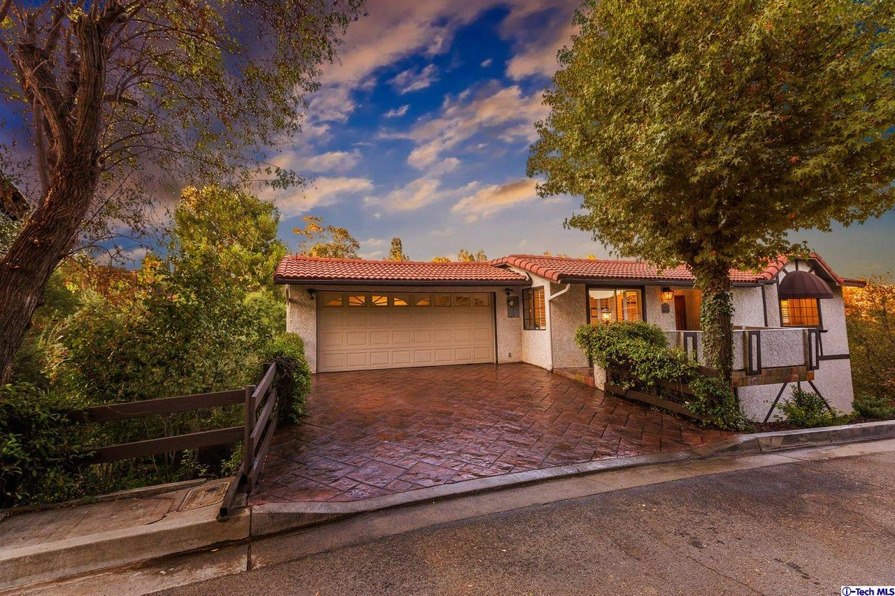 930 Cavanagh Road Glendale, CA 91207 - Photo 2 of 34