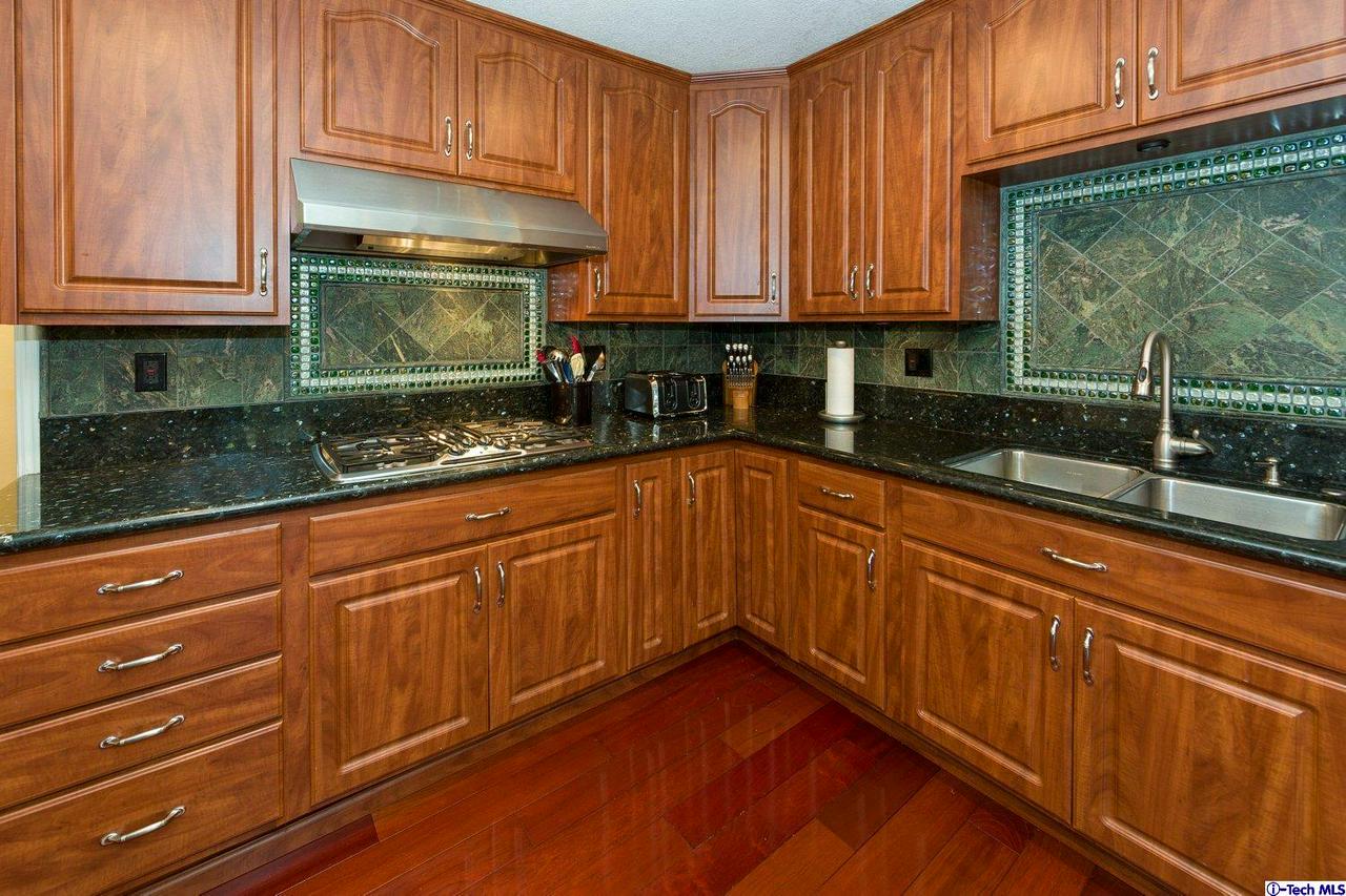 930 Cavanagh Road Glendale, CA 91207 - Photo 11 of 34