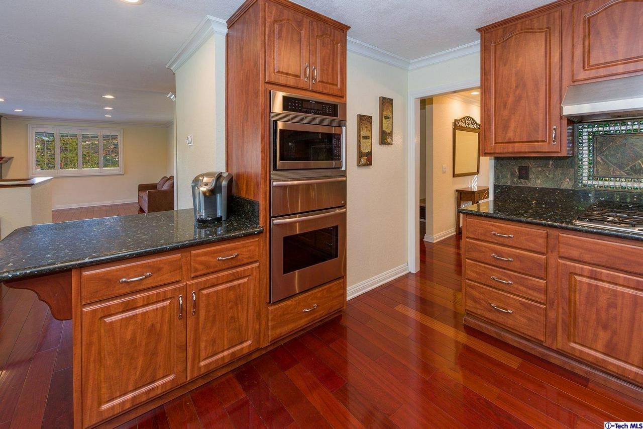 930 Cavanagh Road Glendale, CA 91207 - Photo 12 of 34