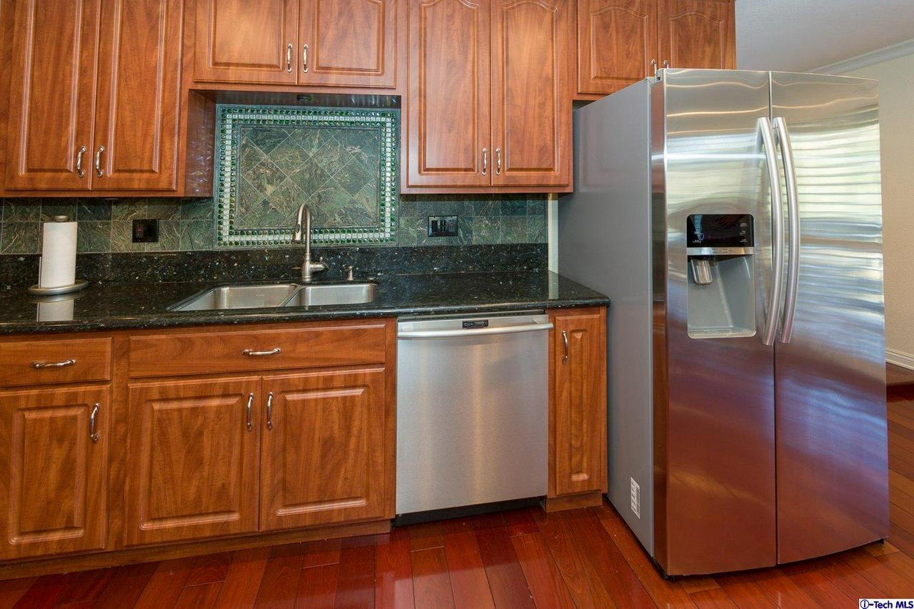 930 Cavanagh Road Glendale, CA 91207 - Photo 13 of 34