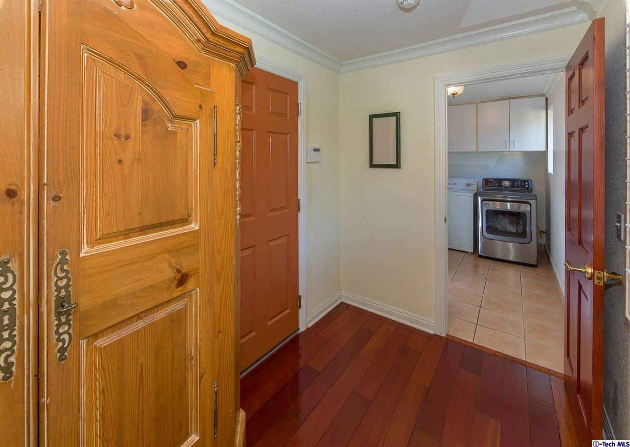 930 Cavanagh Road Glendale, CA 91207 - Photo 14 of 34