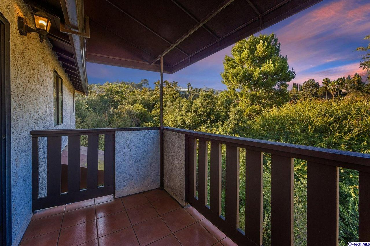 930 Cavanagh Road Glendale, CA 91207 - Photo 17 of 34