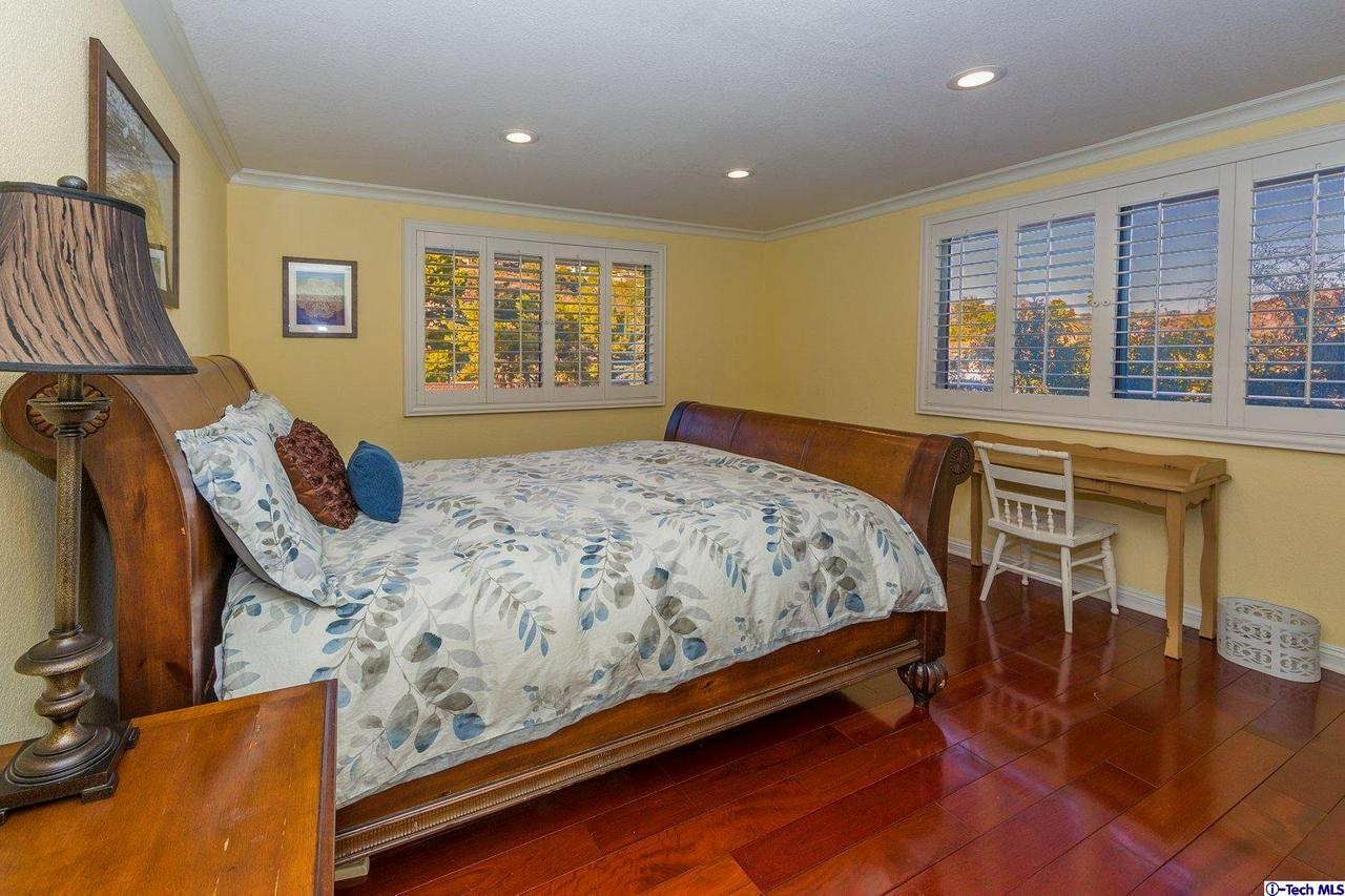 930 Cavanagh Road Glendale, CA 91207 - Photo 23 of 34