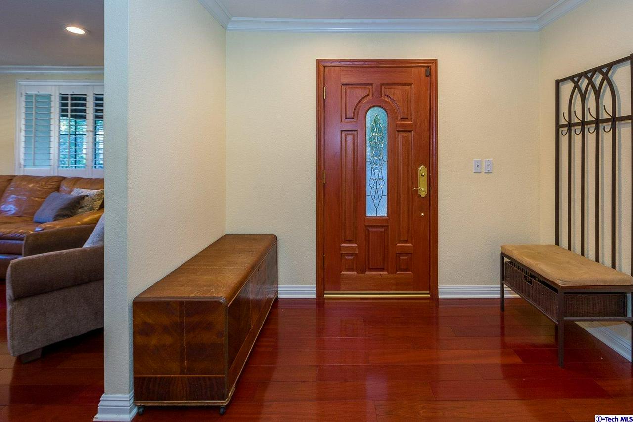 930 Cavanagh Road Glendale, CA 91207 - Photo 4 of 34