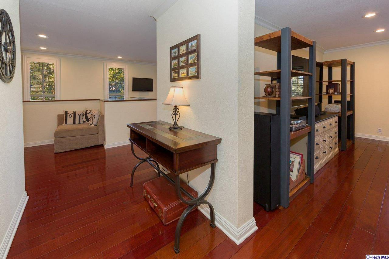 930 Cavanagh Road Glendale, CA 91207 - Photo 5 of 34