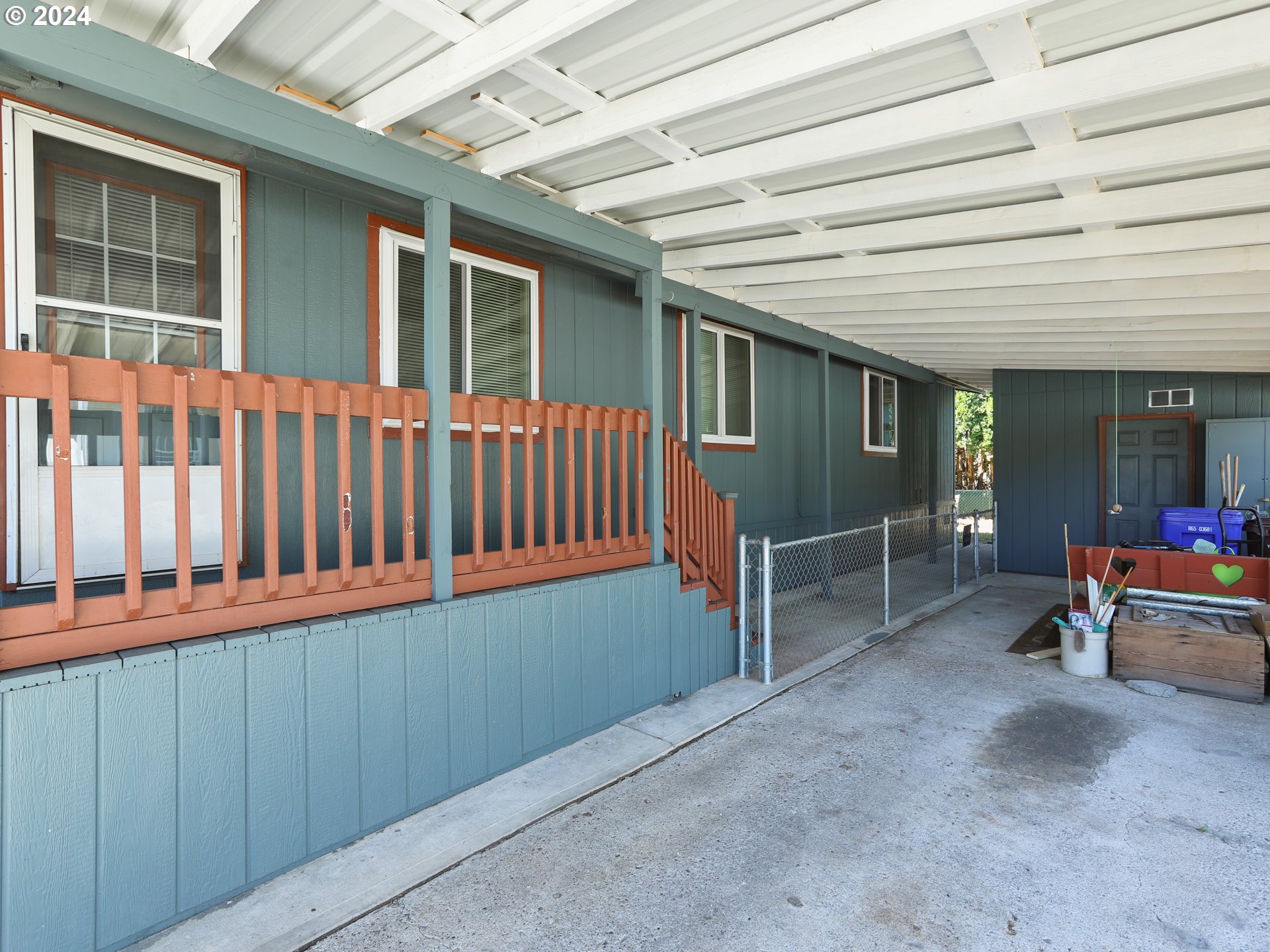 900 Northeast Francis Avenue Gresham, OR 97030 - Photo 4 of 16 a view of a house with backyard and sitting area