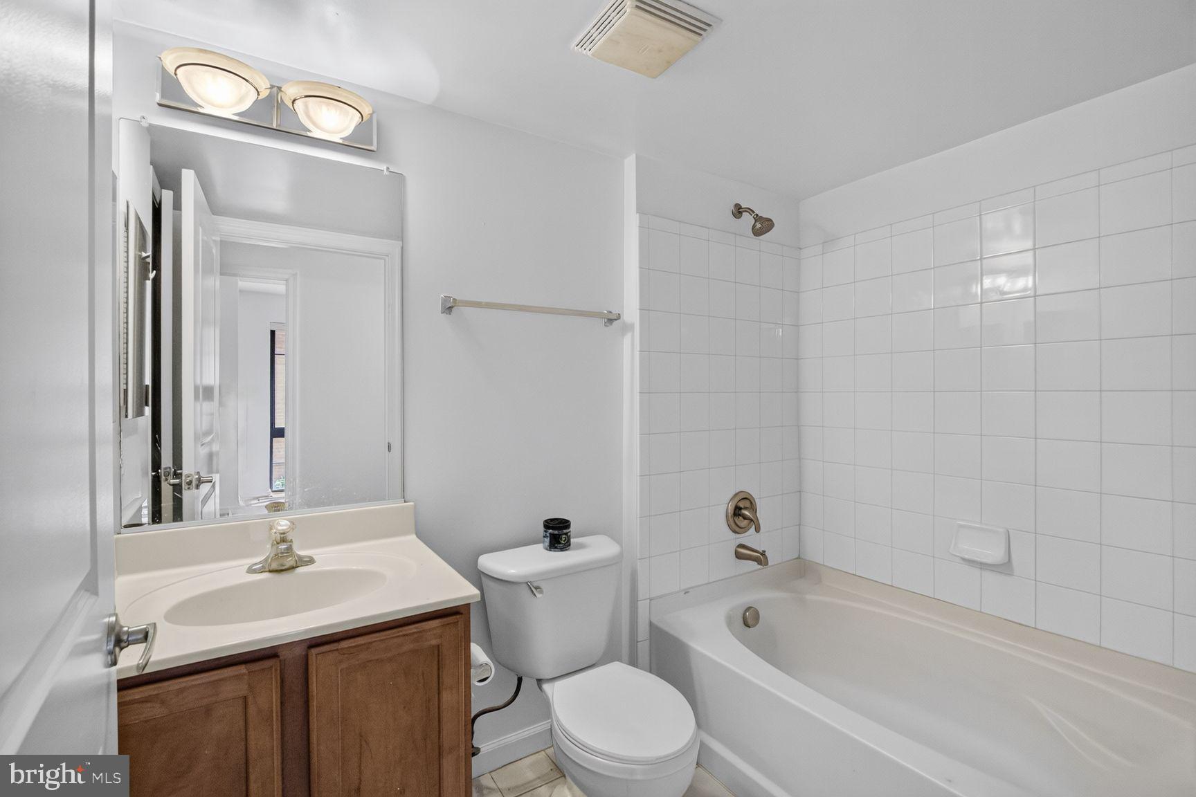 7923 Eastern Avenue Northwest, Unit 201 Silver Spring, MD 20910 - Photo 18 of 47