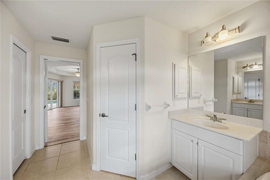 244 Fairway Road Rotonda West, FL 33947 - Photo 18 of 46 Gallery Image 18