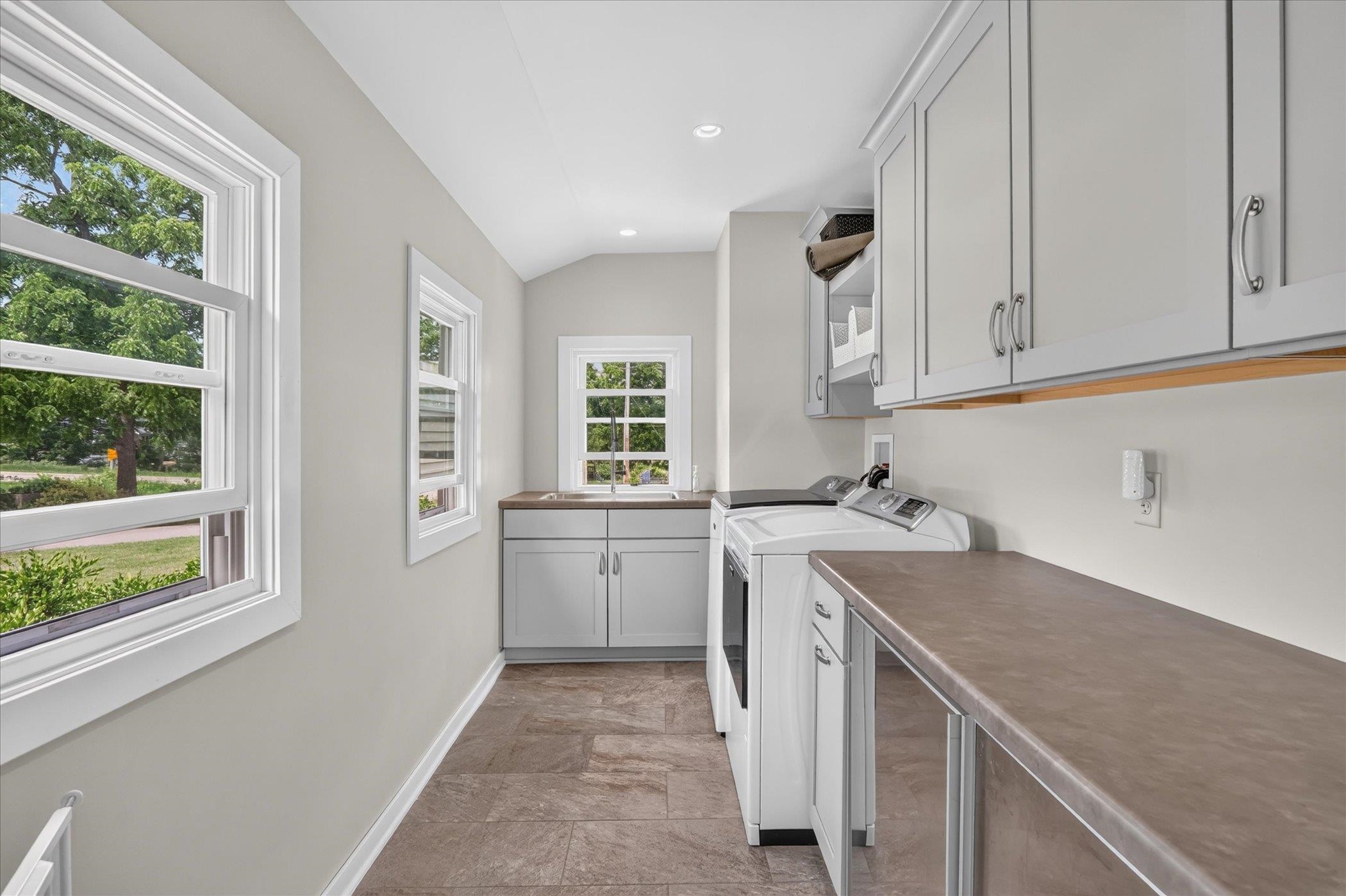 2458 South Madison Road Beloit, WI 53511 - Photo 9 of 51