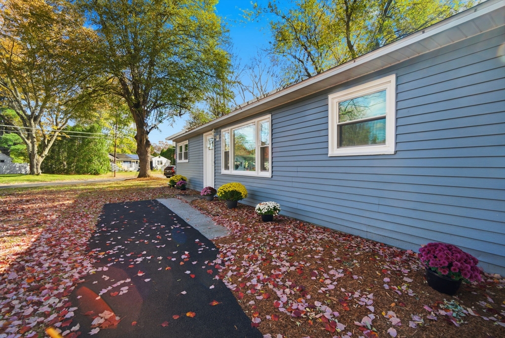 43 Sunridge Drive Springfield, MA 01118 - Photo 2 of 27