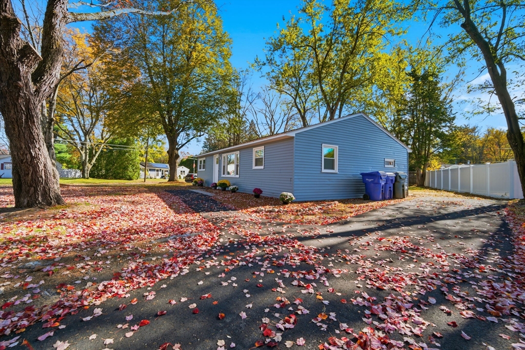 43 Sunridge Drive Springfield, MA 01118 - Photo 4 of 27