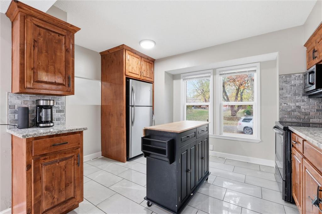 302 Southeast Flagstone Street Lee's Summit, MO 64063 - Photo 12 of 30