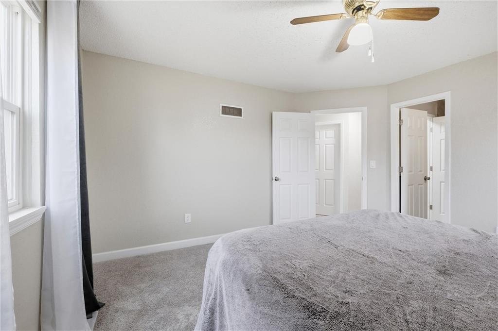 302 Southeast Flagstone Street Lee's Summit, MO 64063 - Photo 18 of 30