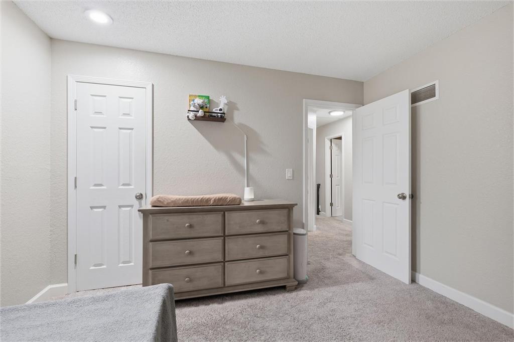 302 Southeast Flagstone Street Lee's Summit, MO 64063 - Photo 22 of 30