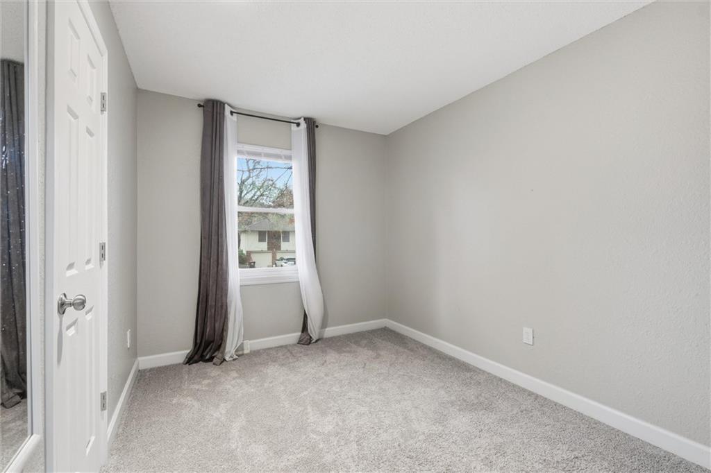 302 Southeast Flagstone Street Lee's Summit, MO 64063 - Photo 23 of 30