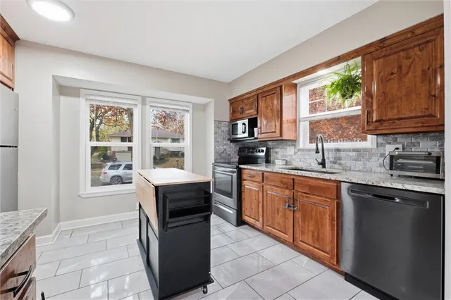 $305,000 | 302 Southeast Flagstone Street, Lee's Summit, MO 64063