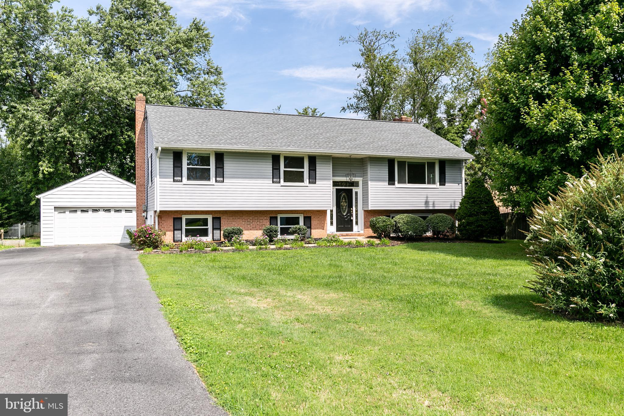 Five bedroom, 3 bath home in Whitehall Beach!