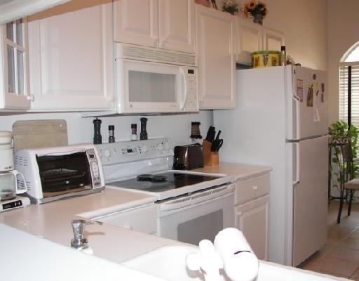 8388 Via Leonessa Boca Raton, FL 33433 - Photo 4 of 38 Kitchen with Breakfast Nook.