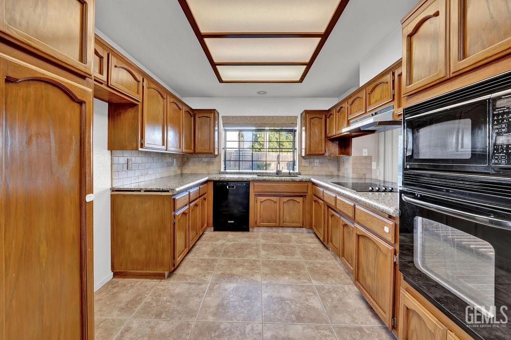 Undisclosed Address Bakersfield, CA 93312 - Photo 11 of 34