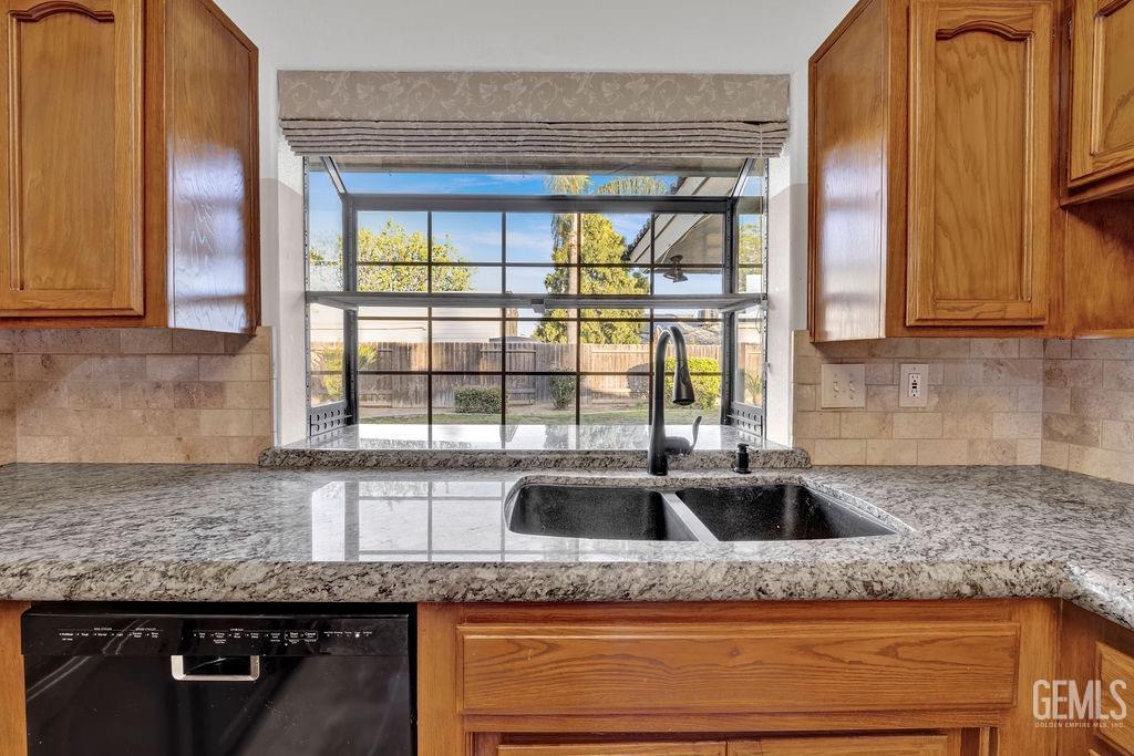 Undisclosed Address Bakersfield, CA 93312 - Photo 13 of 34