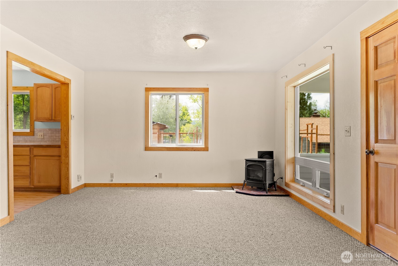 511 Bluff Street Winthrop, WA 98862 - Photo 19 of 38 an empty room with a window and a livingroom