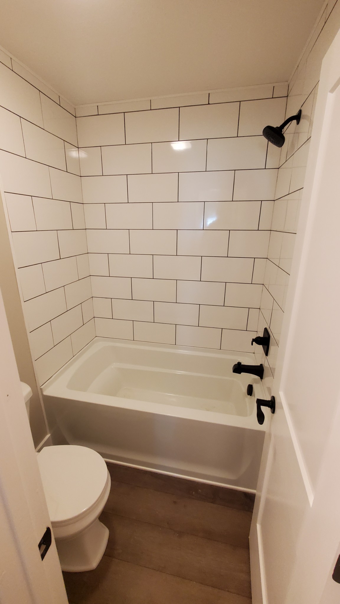 4000 Beasleys Bend Road Lebanon, TN 37087 - Photo 16 of 26 a bathroom with a toilet and a bathtub