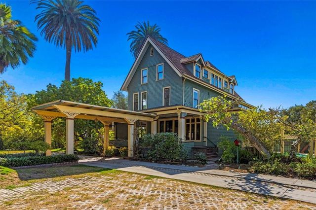 a view of flowers in the garden
