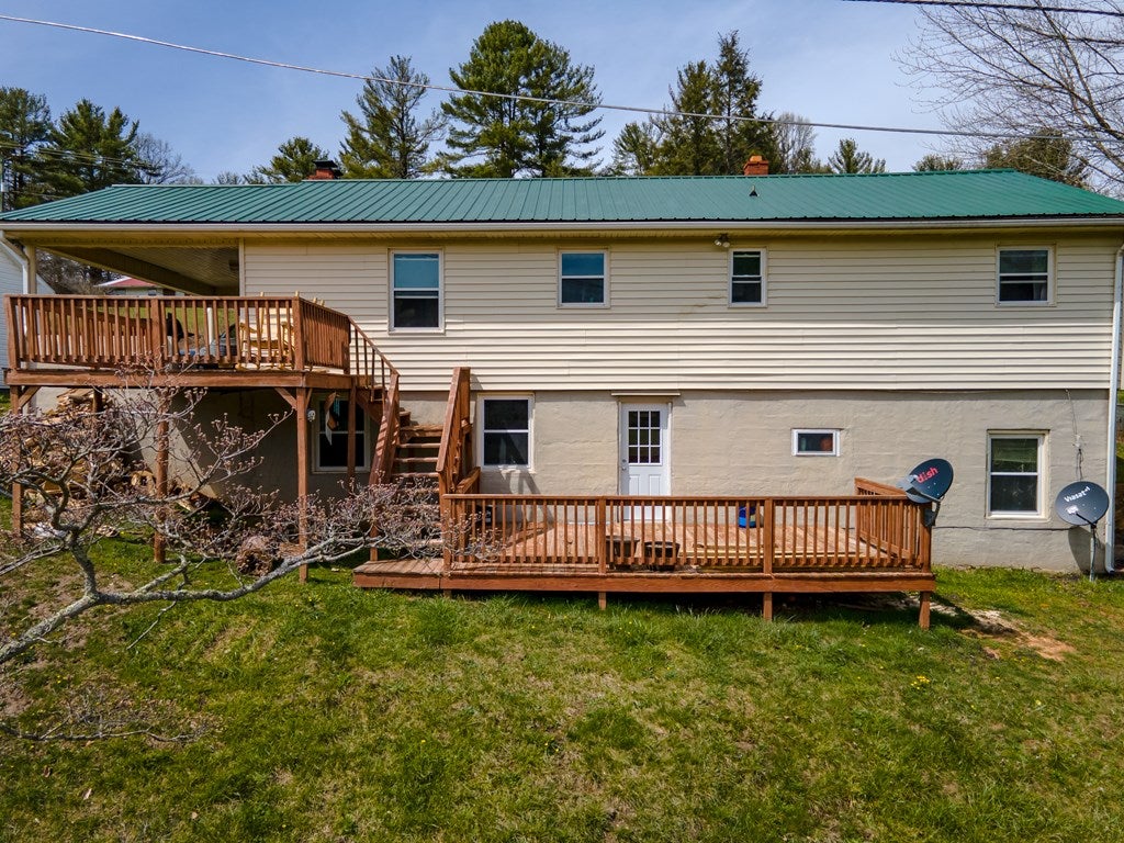 1818 Pipers Gap Road Galax, VA 24333 - Photo 12 of 52 Gallery Image 12