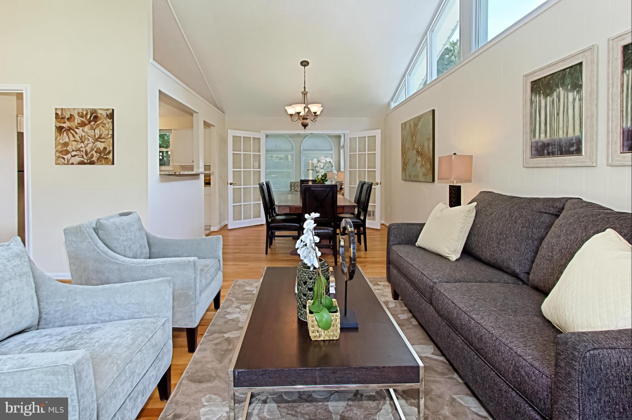 8948 Victoria Road Springfield, VA 22151 - Photo 5 of 30 Family Room