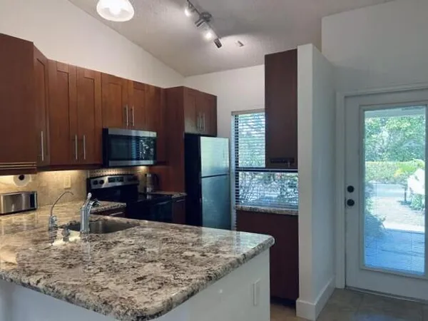 $2,500 | 3054 South Oakland Forest Drive, Unit 2206, Oakland Park, FL 33309