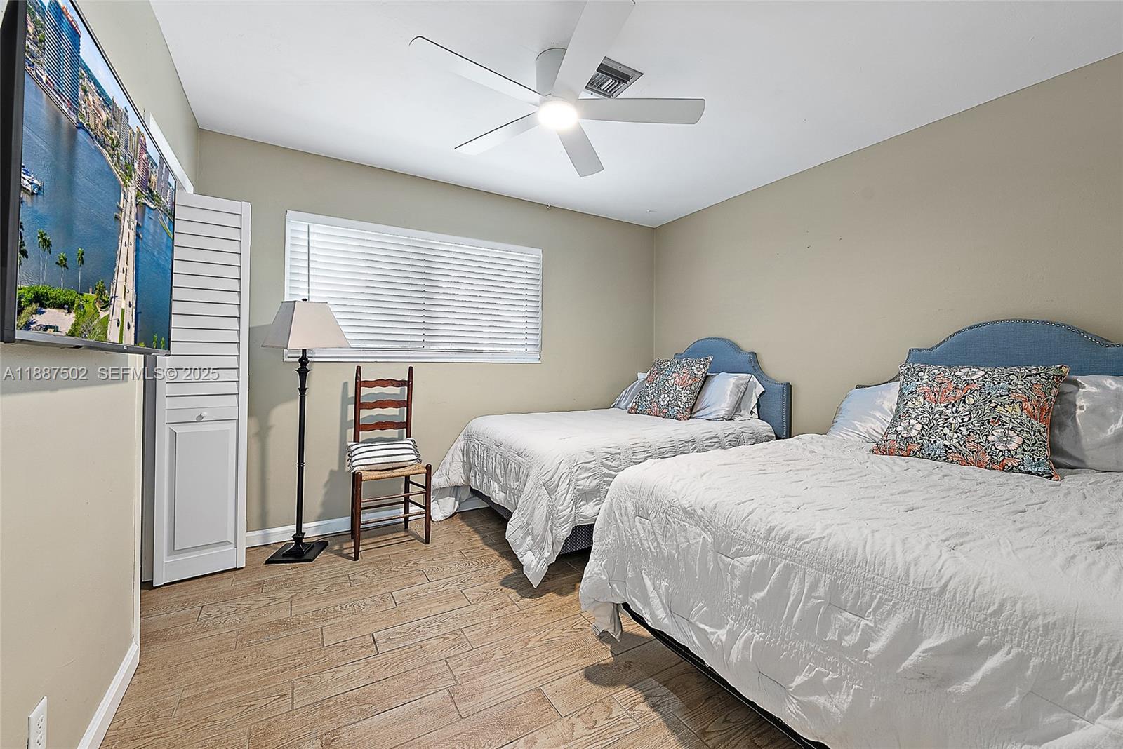 367 West Riverside Drive Tequesta, FL 33469 - Photo 13 of 23 a bedroom with two beds and painted walls
