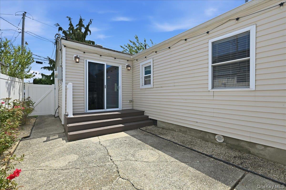 12 Annuskemunnica Road Babylon, NY 11702 - Photo 17 of 25