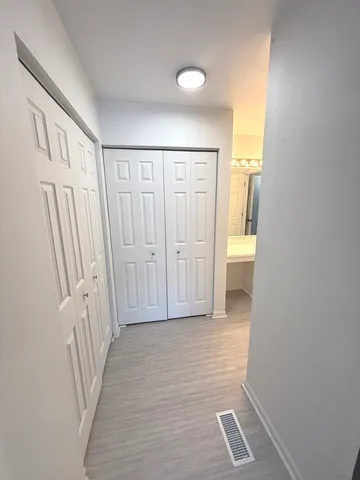 $2,200 | 268 Windsor Court, Unit D, South Elgin, IL 60177