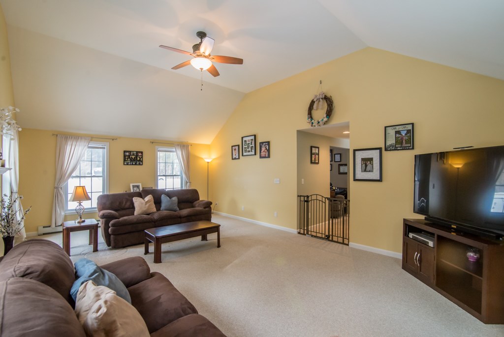 17 Christina Road Raymond, NH 03077 - Photo 17 of 40 Gallery Image 17
