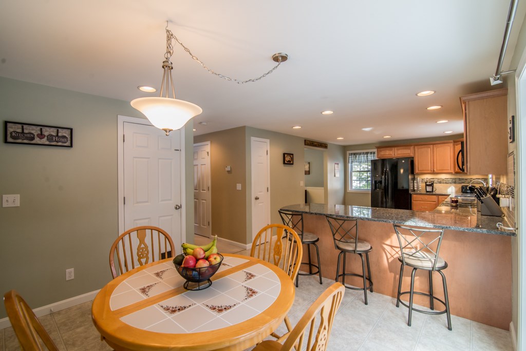 17 Christina Road Raymond, NH 03077 - Photo 10 of 40 Gallery Image 10