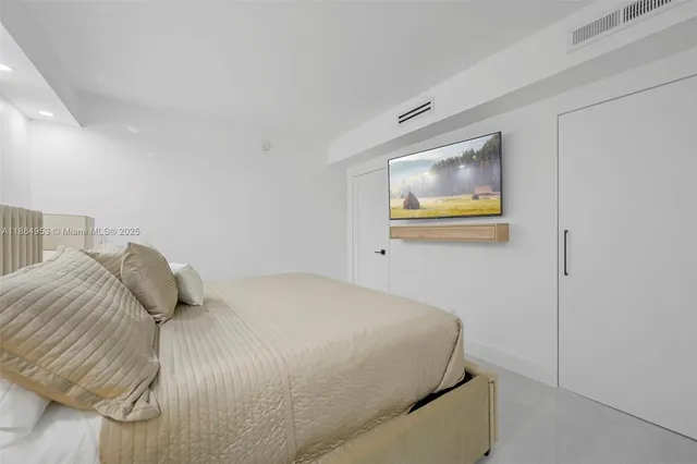 $5,250 | 19370 Collins Avenue, Unit 507, Sunny Isles Beach, FL 33160