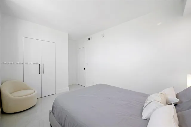 $5,250 | 19370 Collins Avenue, Unit 507, Sunny Isles Beach, FL 33160