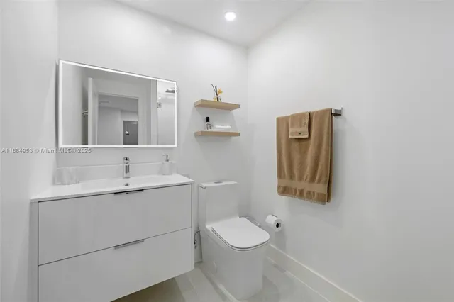 $5,250 | 19370 Collins Avenue, Unit 507, Sunny Isles Beach, FL 33160