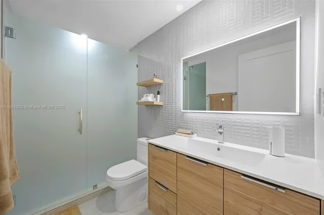 $5,250 | 19370 Collins Avenue, Unit 507, Sunny Isles Beach, FL 33160