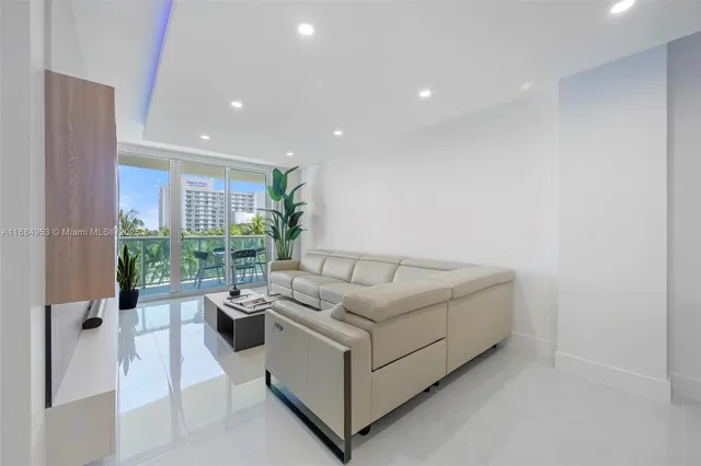 $5,250 | 19370 Collins Avenue, Unit 507, Sunny Isles Beach, FL 33160