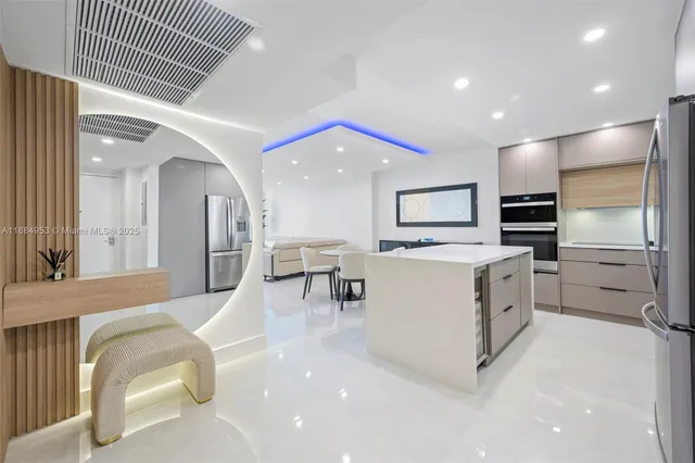 $5,250 | 19370 Collins Avenue, Unit 507, Sunny Isles Beach, FL 33160