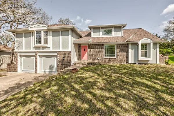 $400,000 | 14102 West 69th Street, Shawnee, KS 66216