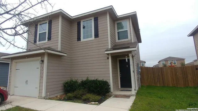 $1,300 | 6739 Sabinal, San Antonio, TX 78252