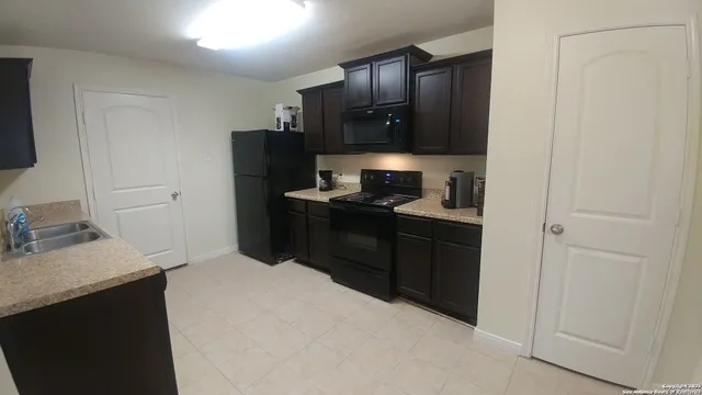 $1,300 | 6739 Sabinal, San Antonio, TX 78252