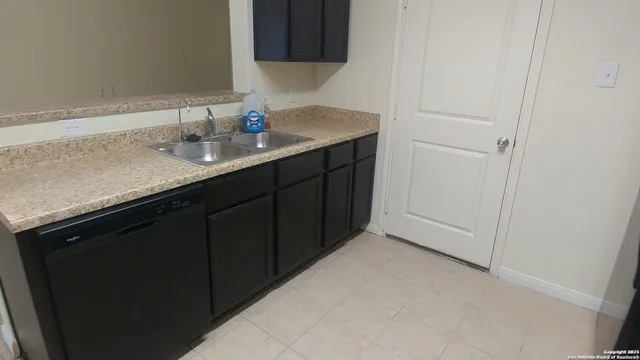 $1,300 | 6739 Sabinal, San Antonio, TX 78252