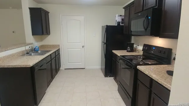 $1,300 | 6739 Sabinal, San Antonio, TX 78252